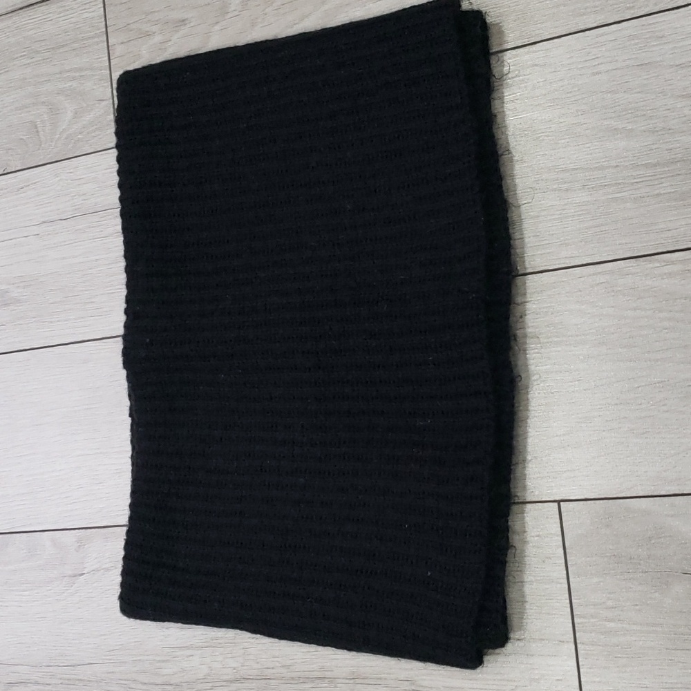 3/$25 warm tube scarf from H&M